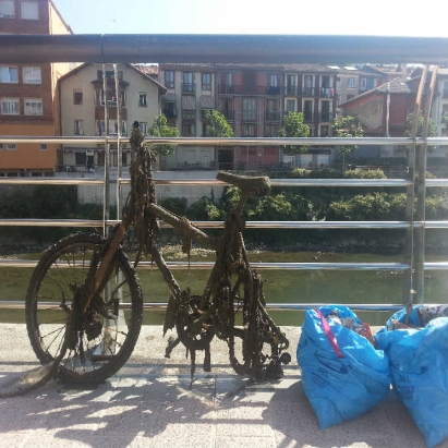 Limpieza del río en auzolan